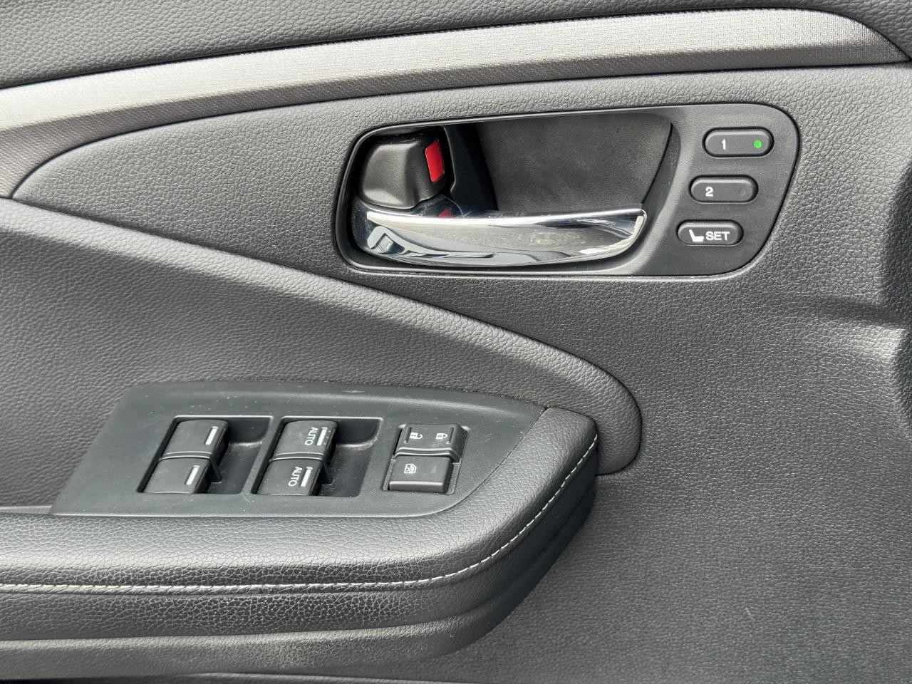 Honda Ridgeline Vehicle Full-screen Gallery Image 25