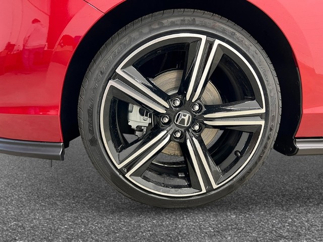 Honda Accord Hybrid Vehicle Full-screen Gallery Image 11