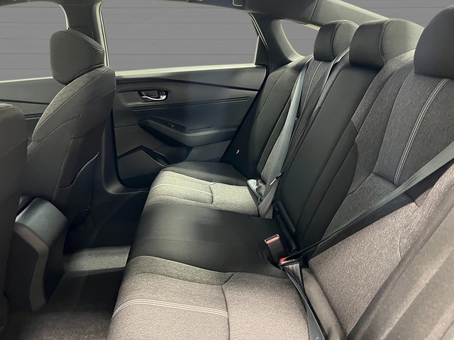 Honda Accord Hybrid Vehicle Full-screen Gallery Image 27