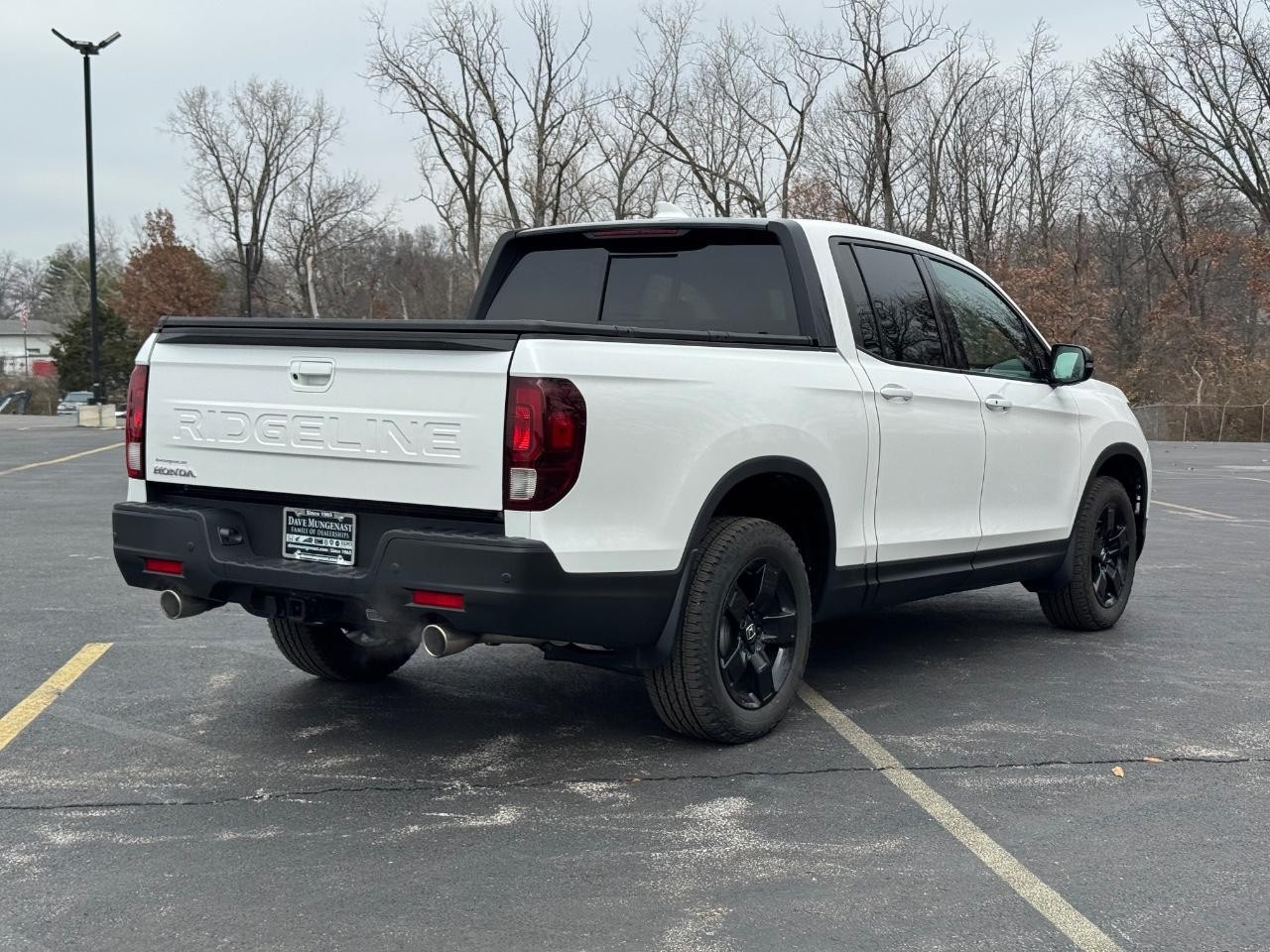 Honda Ridgeline Vehicle Full-screen Gallery Image 03