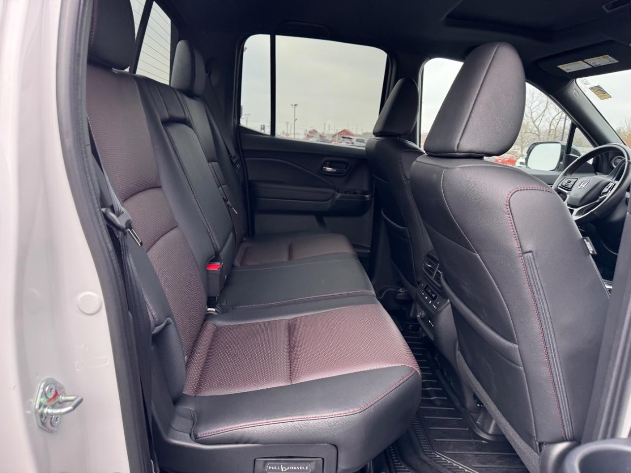 Honda Ridgeline Vehicle Full-screen Gallery Image 10