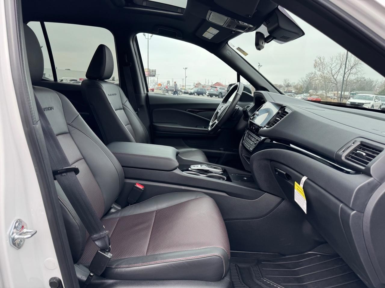 Honda Ridgeline Vehicle Full-screen Gallery Image 17