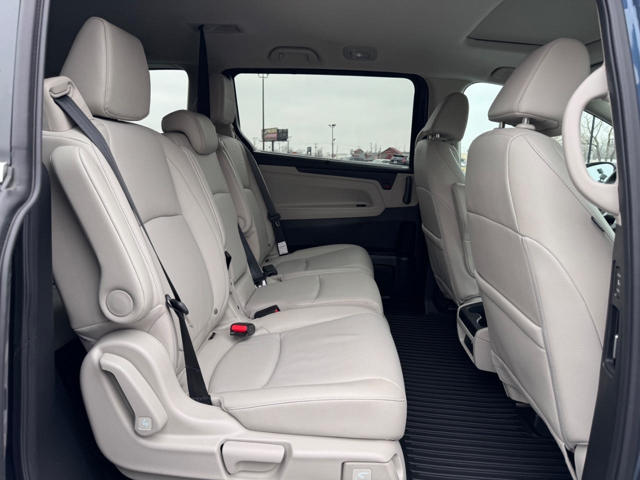 Honda Odyssey Vehicle Full-screen Gallery Image 10