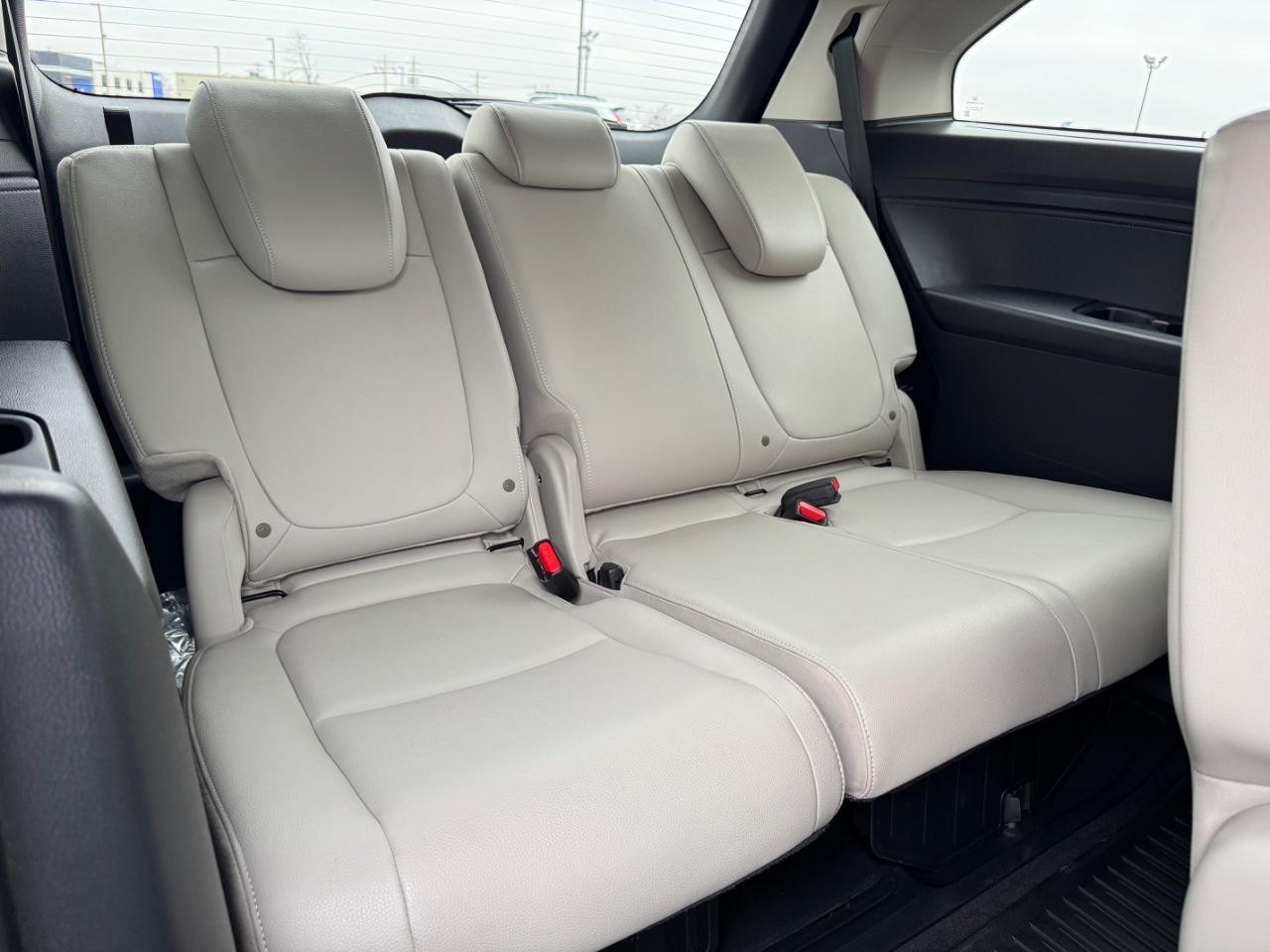 Honda Odyssey Vehicle Full-screen Gallery Image 11