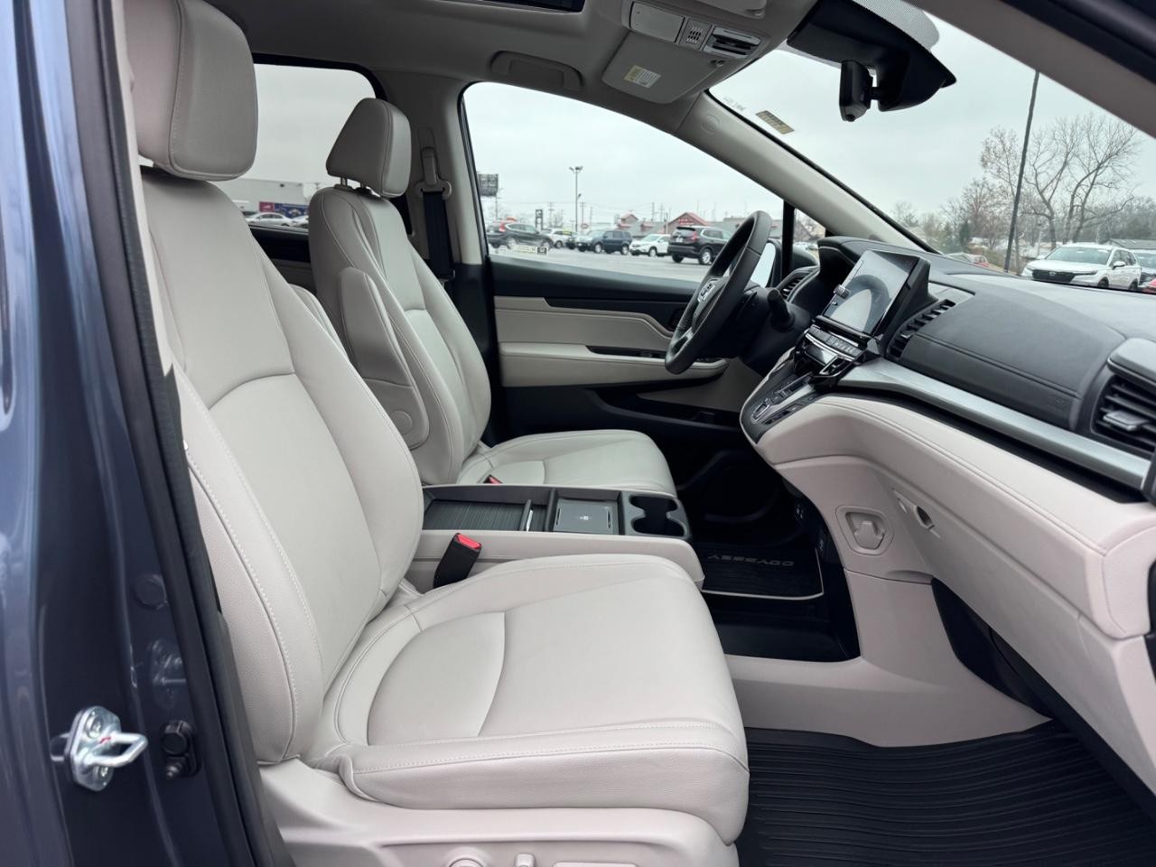 Honda Odyssey Vehicle Full-screen Gallery Image 17