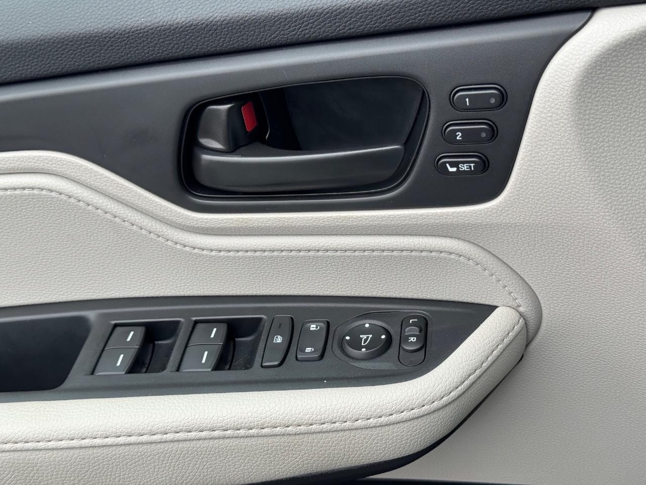 Honda Odyssey Vehicle Full-screen Gallery Image 25