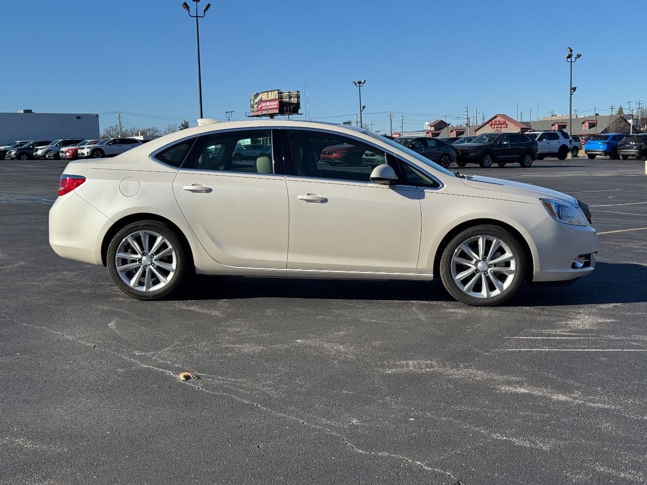 Buick Verano Vehicle Full-screen Gallery Image 02