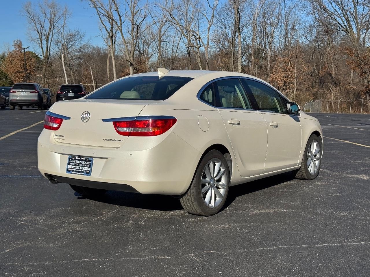 Buick Verano Vehicle Full-screen Gallery Image 03