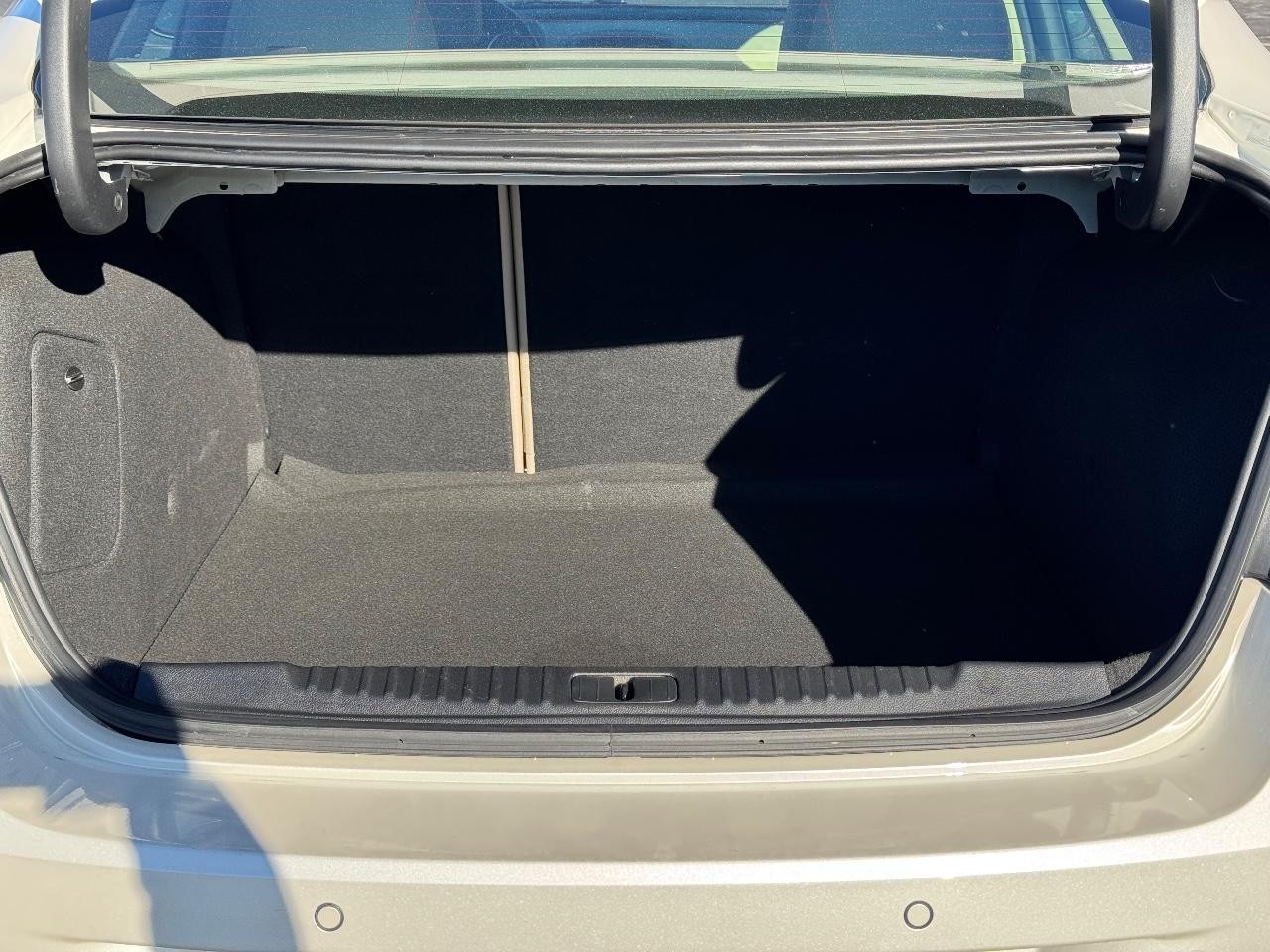 Buick Verano Vehicle Full-screen Gallery Image 04