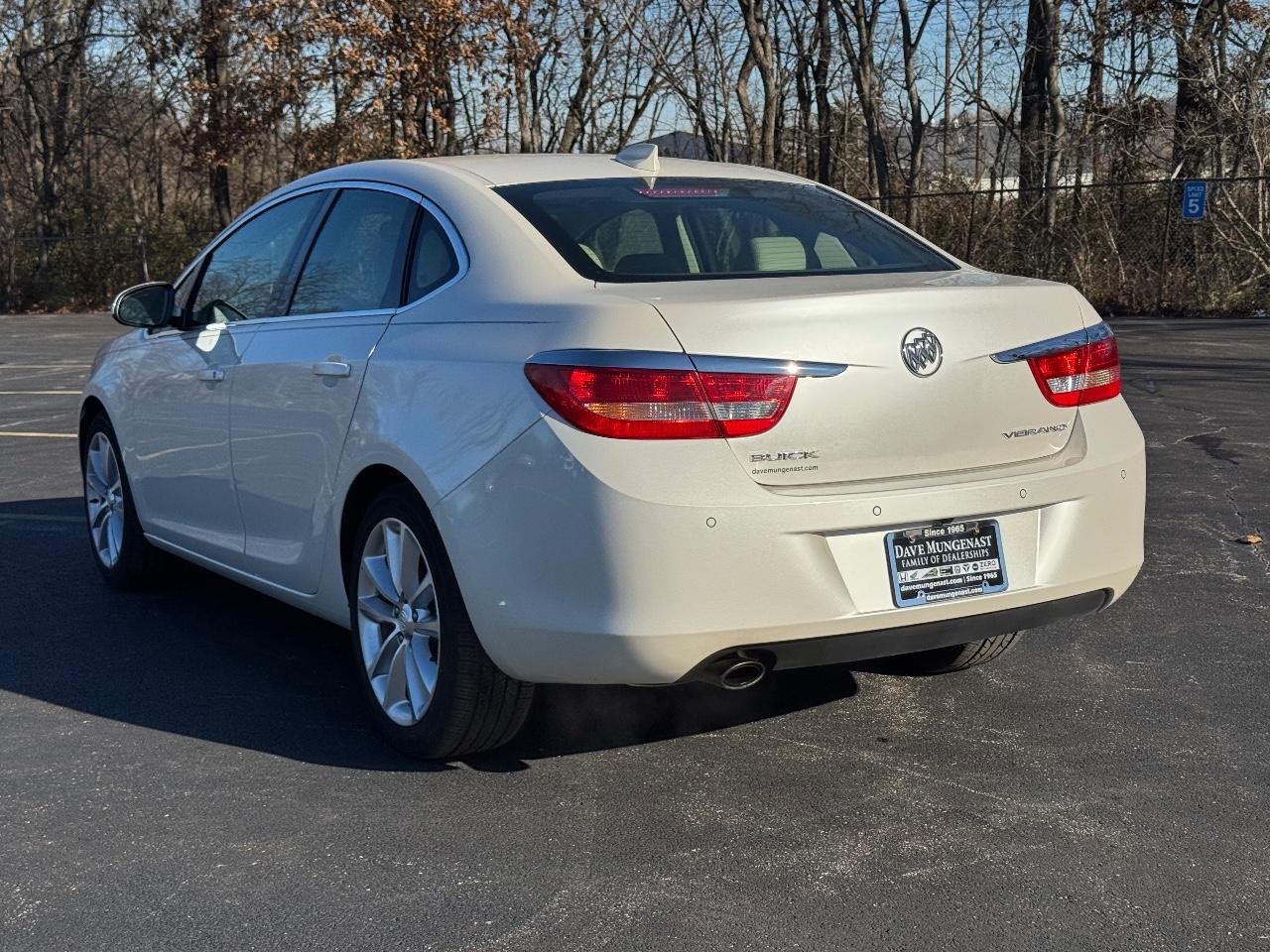 Buick Verano Vehicle Full-screen Gallery Image 06