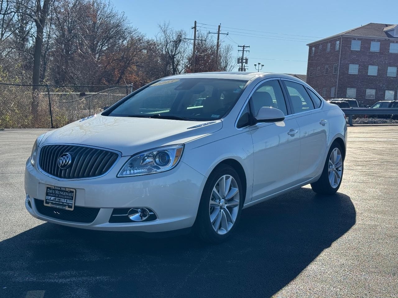 Buick Verano Vehicle Full-screen Gallery Image 08