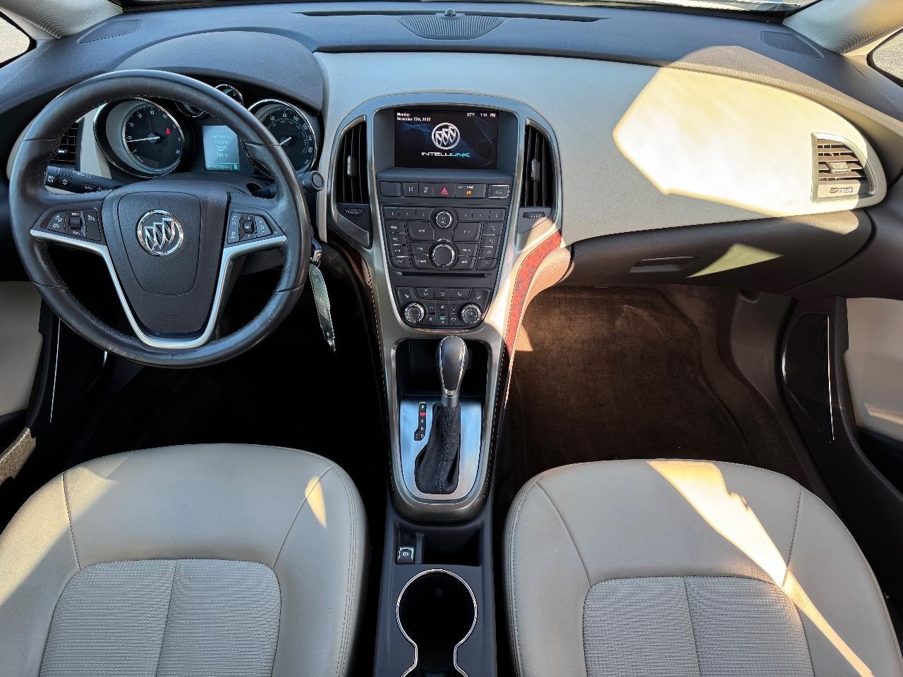Buick Verano Vehicle Full-screen Gallery Image 11