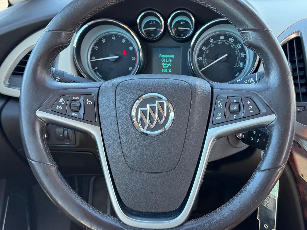 Buick Verano Vehicle Full-screen Gallery Image 12