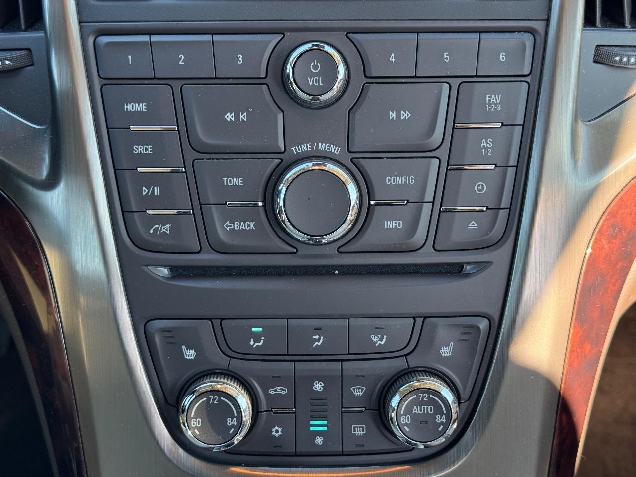 Buick Verano Vehicle Full-screen Gallery Image 14