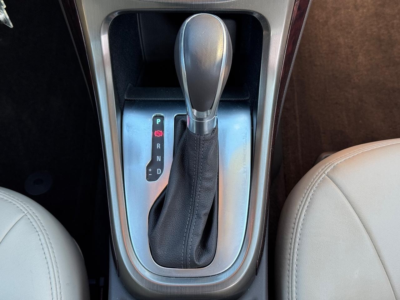 Buick Verano Vehicle Full-screen Gallery Image 15