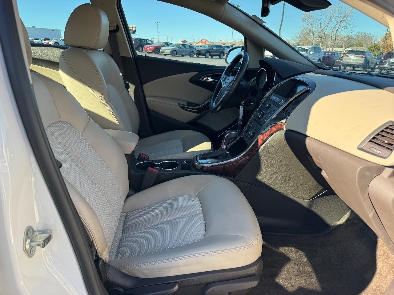 Buick Verano Vehicle Full-screen Gallery Image 16