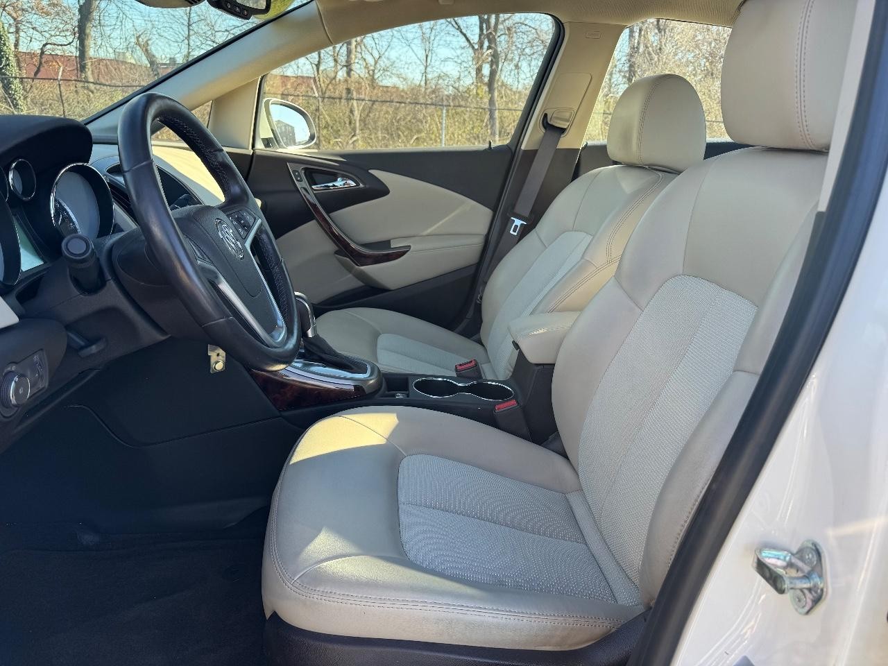 Buick Verano Vehicle Full-screen Gallery Image 17