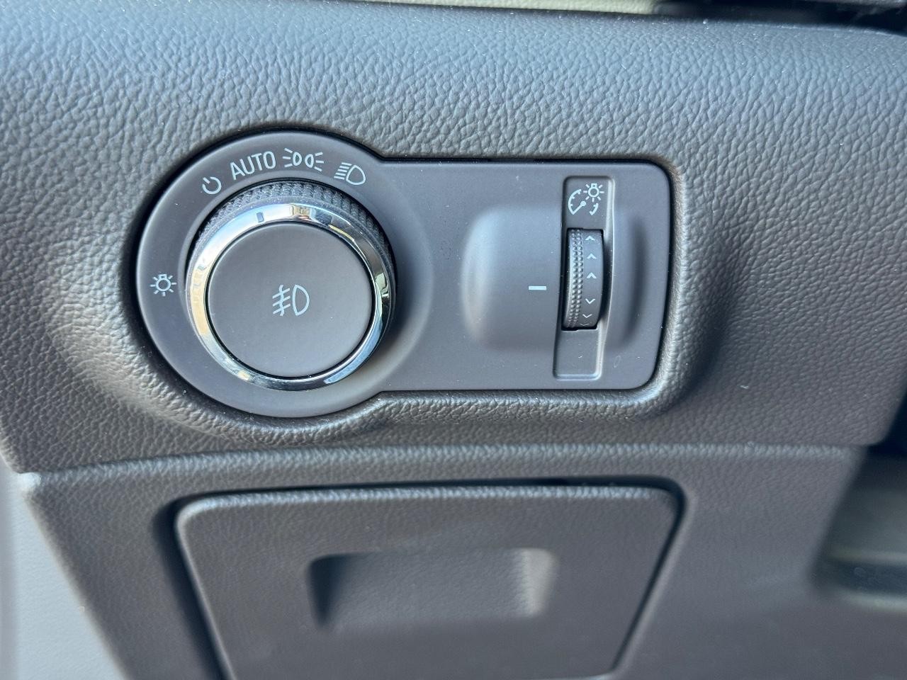 Buick Verano Vehicle Full-screen Gallery Image 22