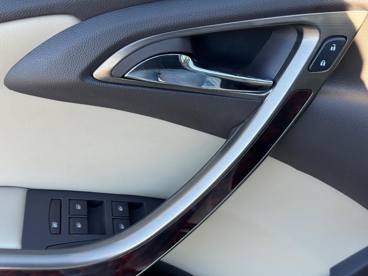 Buick Verano Vehicle Full-screen Gallery Image 24