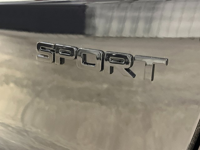 Honda CR-V Hybrid Vehicle Full-screen Gallery Image 07