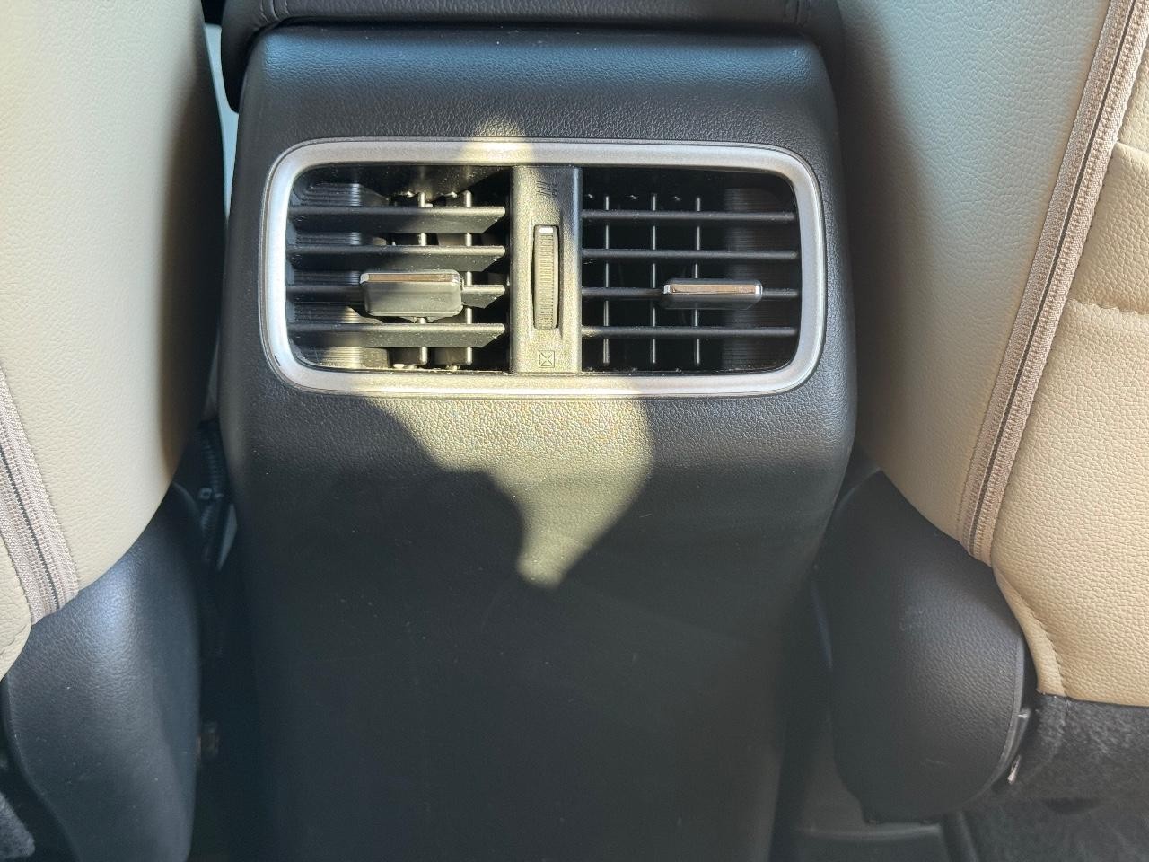 Honda CR-V Vehicle Full-screen Gallery Image 16