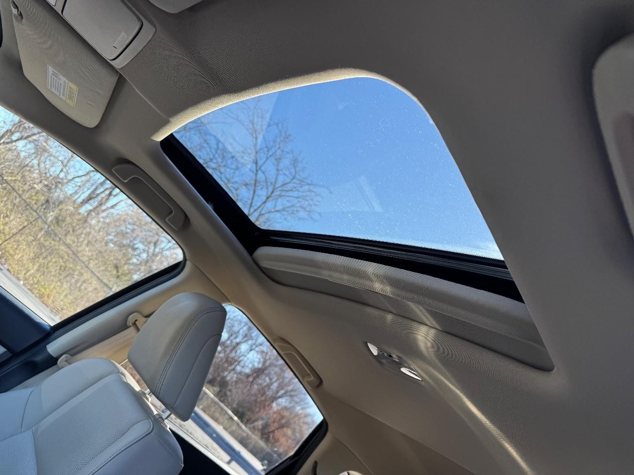 Honda CR-V Vehicle Full-screen Gallery Image 19