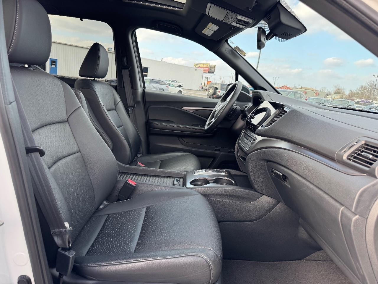 Honda Passport Vehicle Full-screen Gallery Image 17