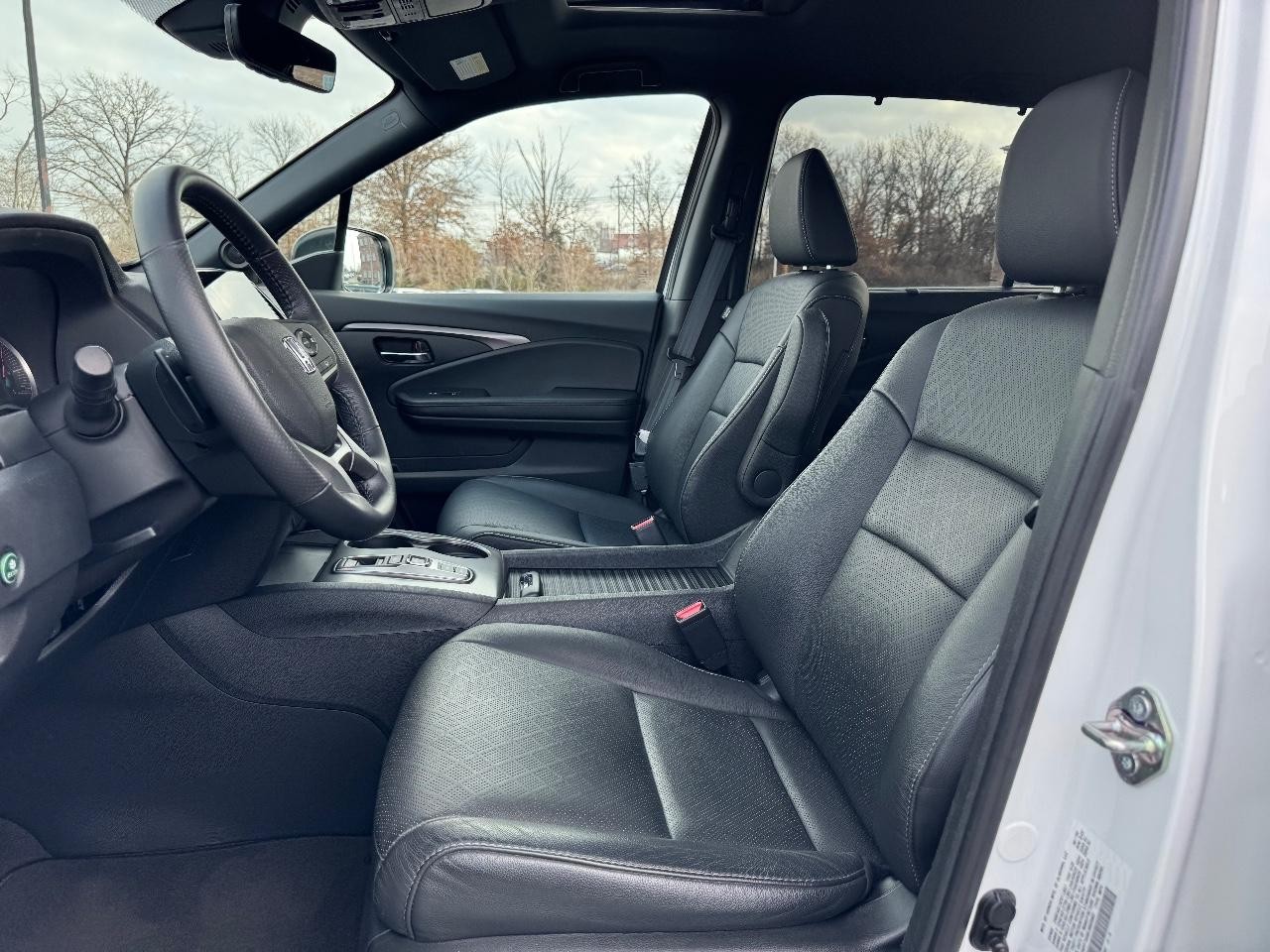 Honda Passport Vehicle Full-screen Gallery Image 18