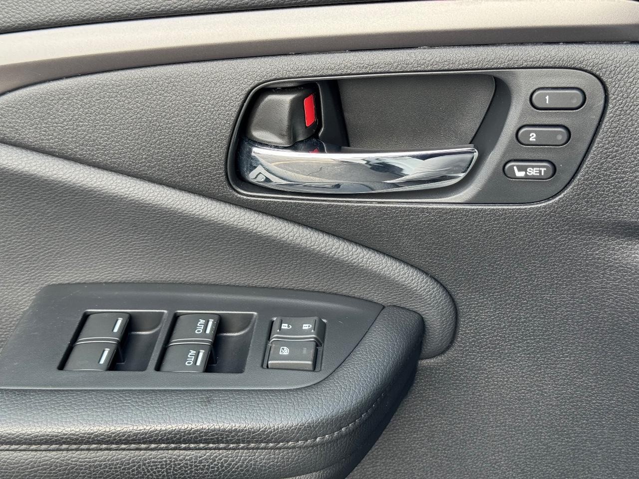 Honda Passport Vehicle Full-screen Gallery Image 25