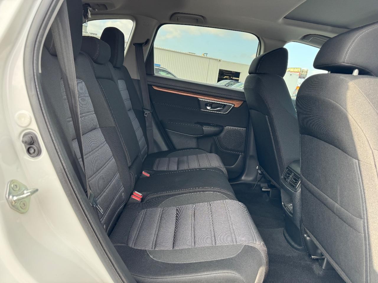 Honda CR-V Vehicle Full-screen Gallery Image 10