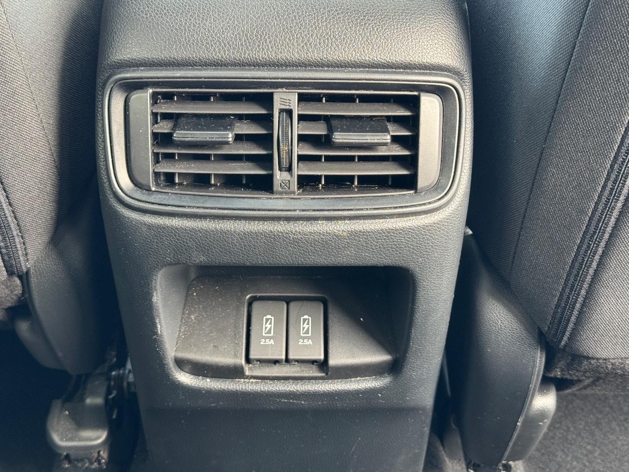 Honda CR-V Vehicle Full-screen Gallery Image 15