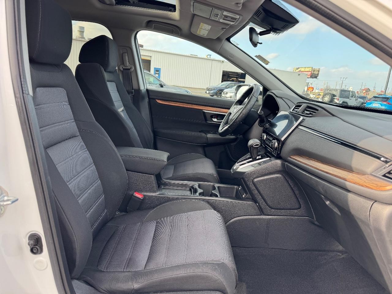 Honda CR-V Vehicle Full-screen Gallery Image 16