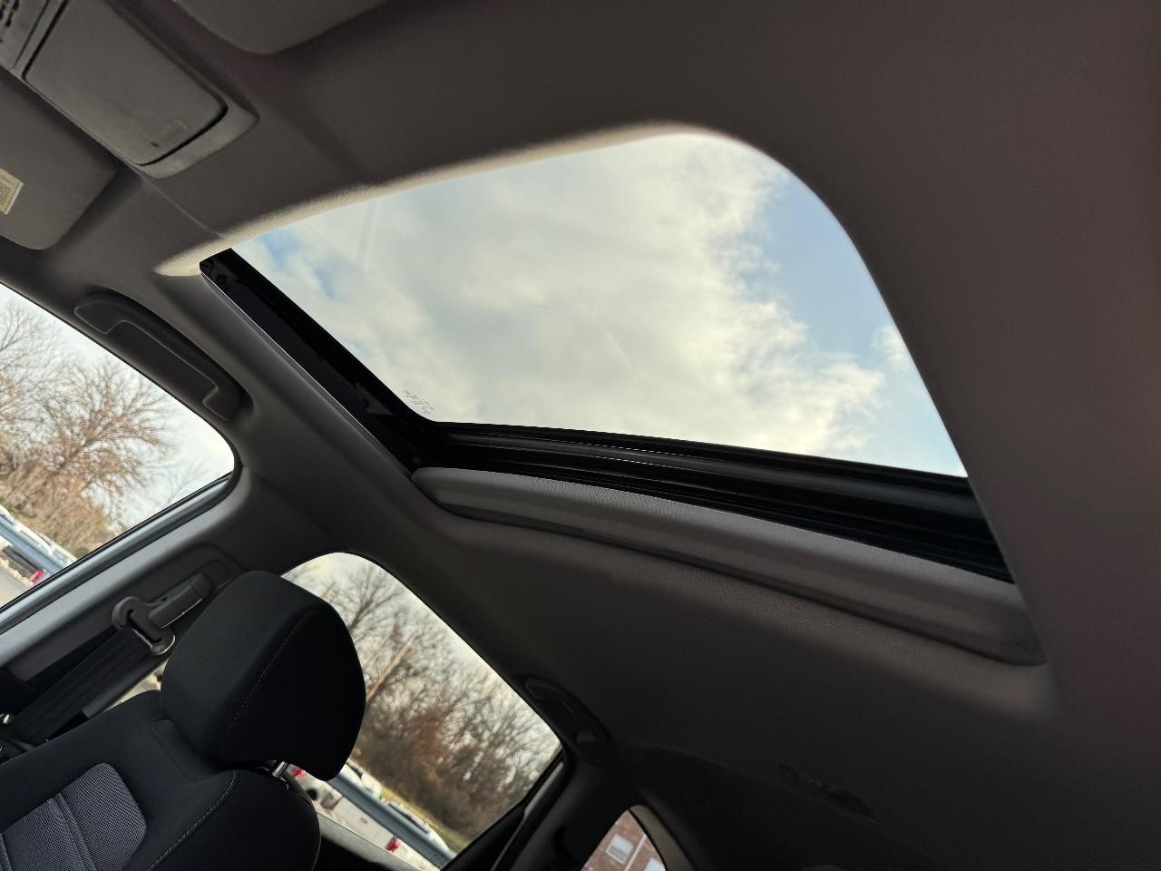 Honda CR-V Vehicle Full-screen Gallery Image 18