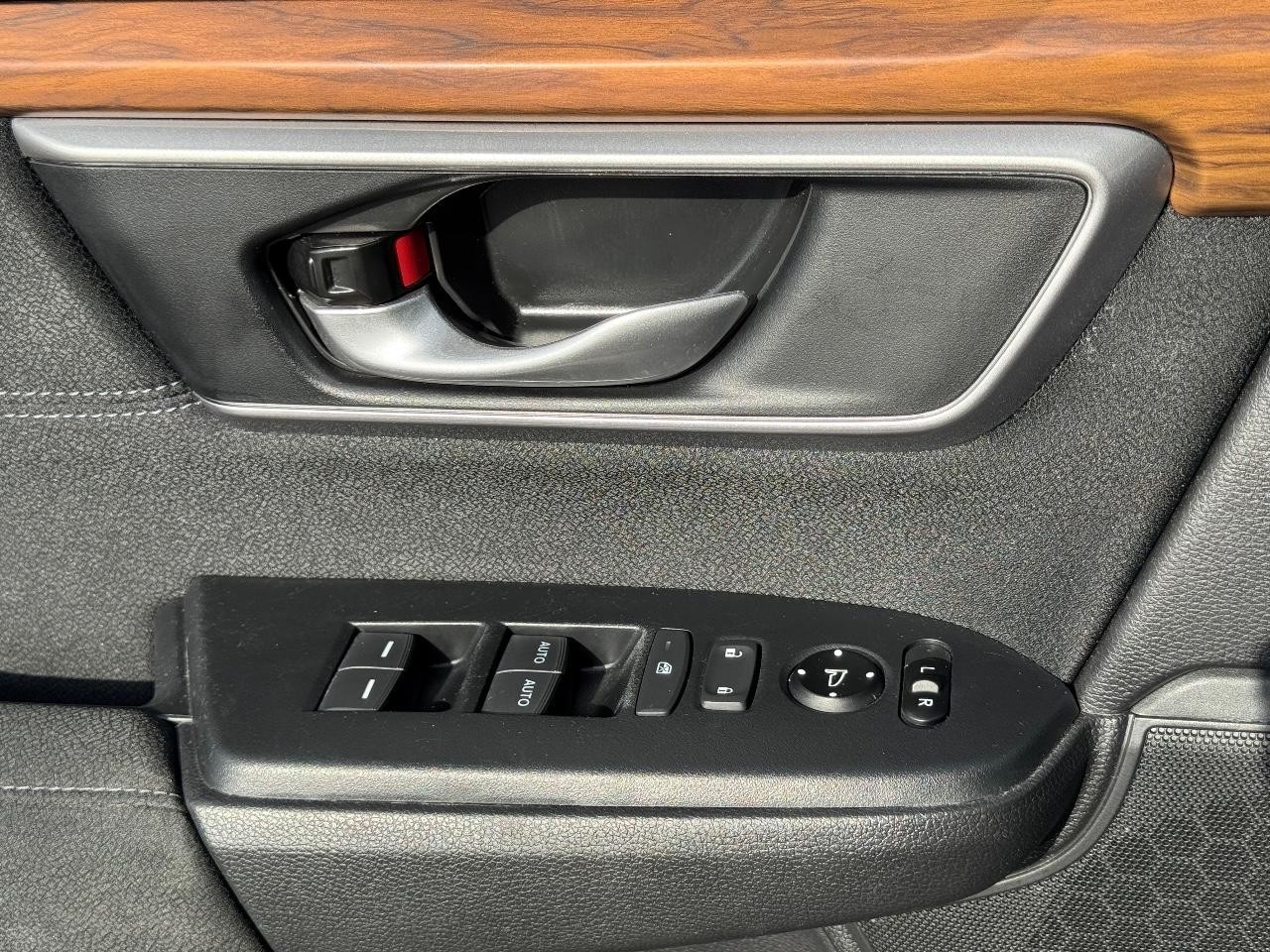 Honda CR-V Vehicle Full-screen Gallery Image 24