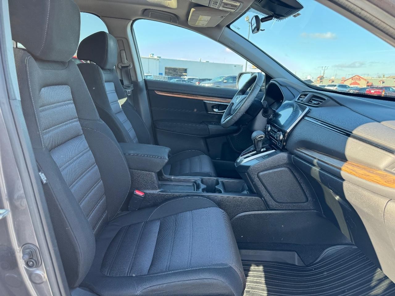 Honda CR-V Vehicle Full-screen Gallery Image 16