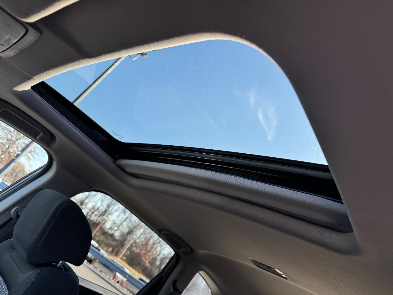 Honda CR-V Vehicle Full-screen Gallery Image 18