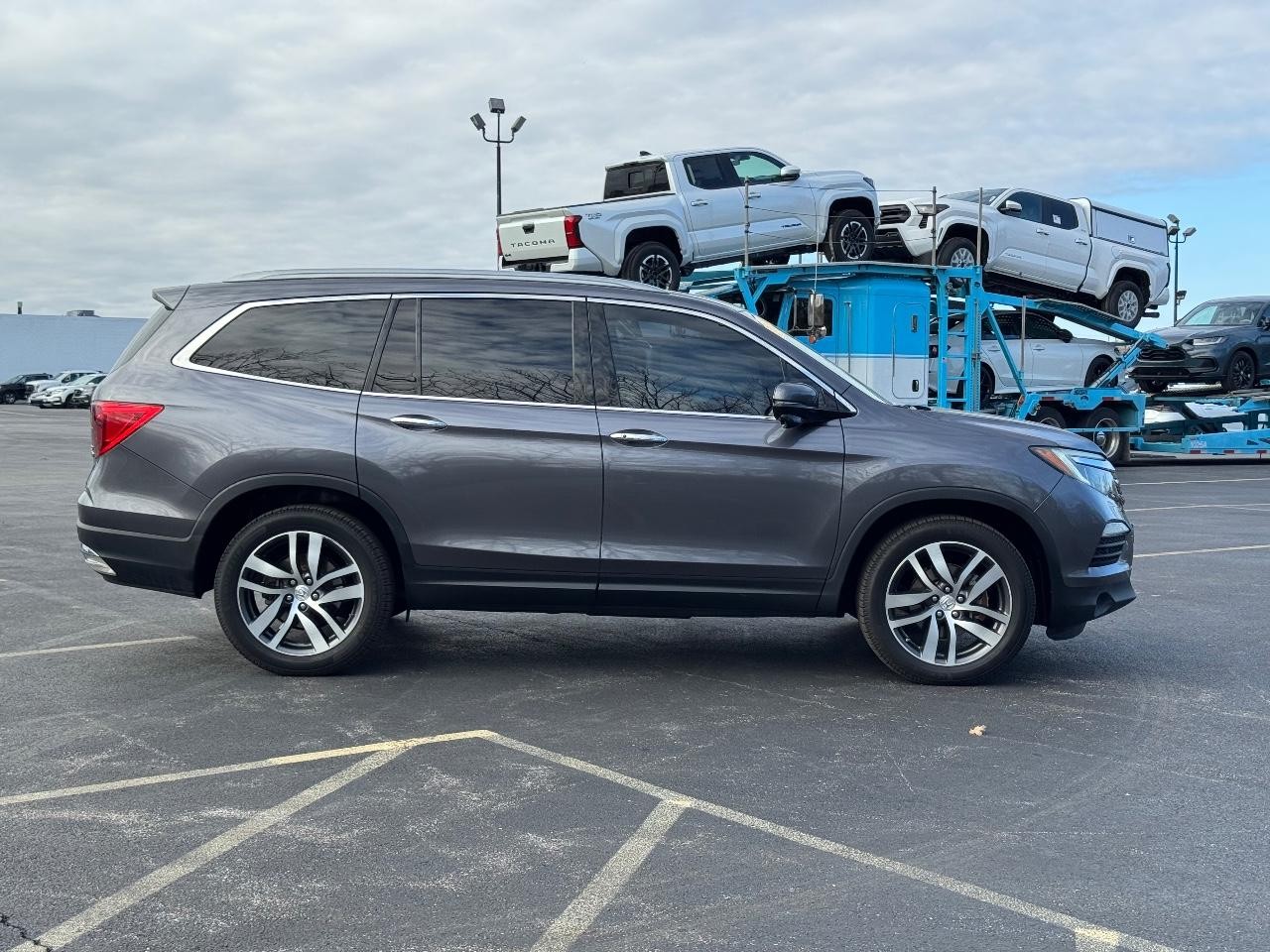 Honda Pilot Vehicle Full-screen Gallery Image 02