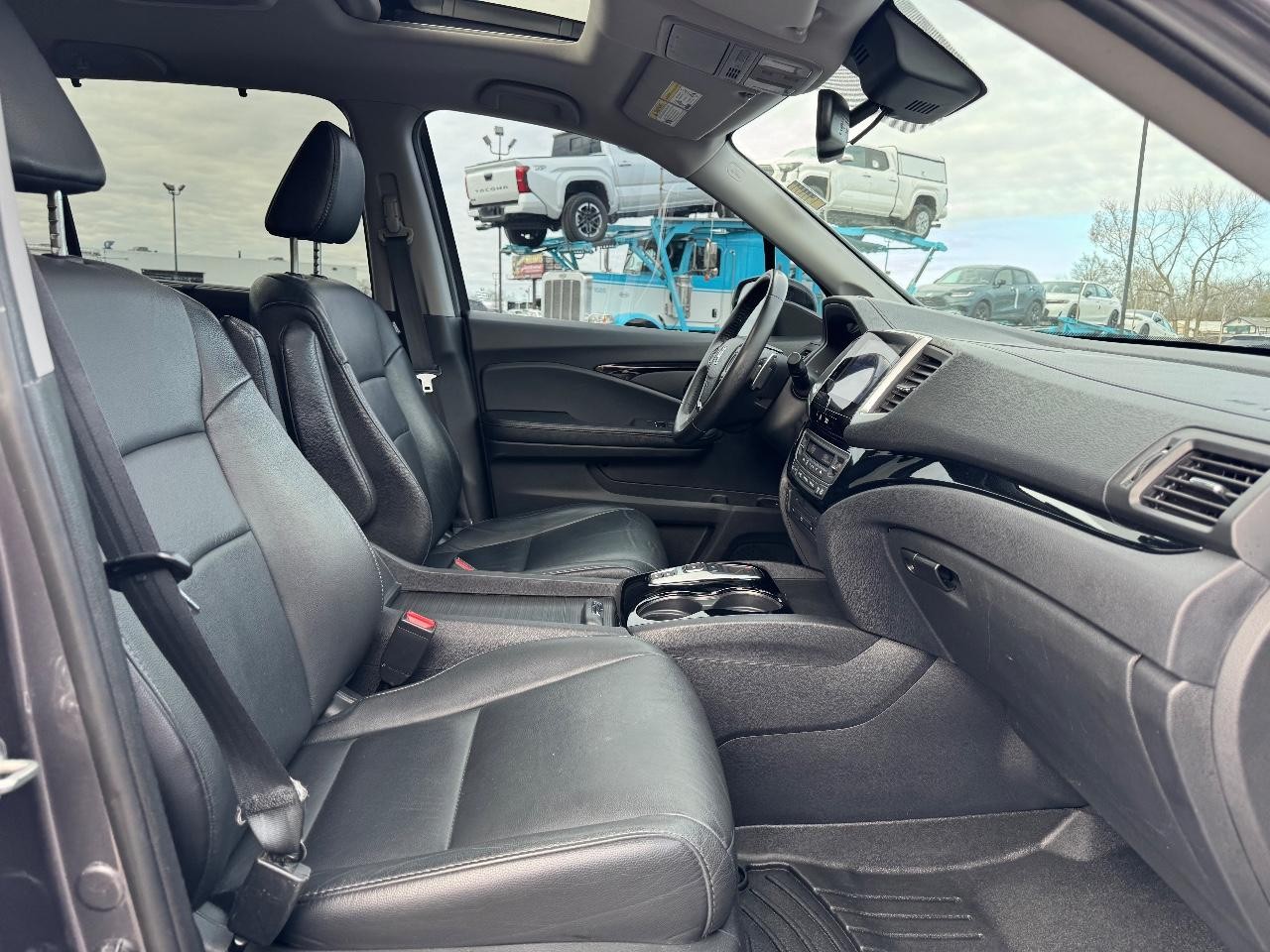 Honda Pilot Vehicle Full-screen Gallery Image 19