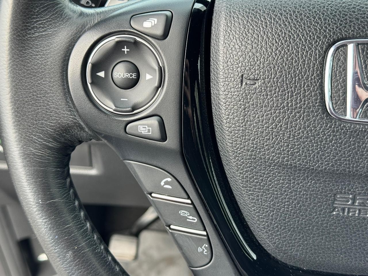 Honda Pilot Vehicle Full-screen Gallery Image 23