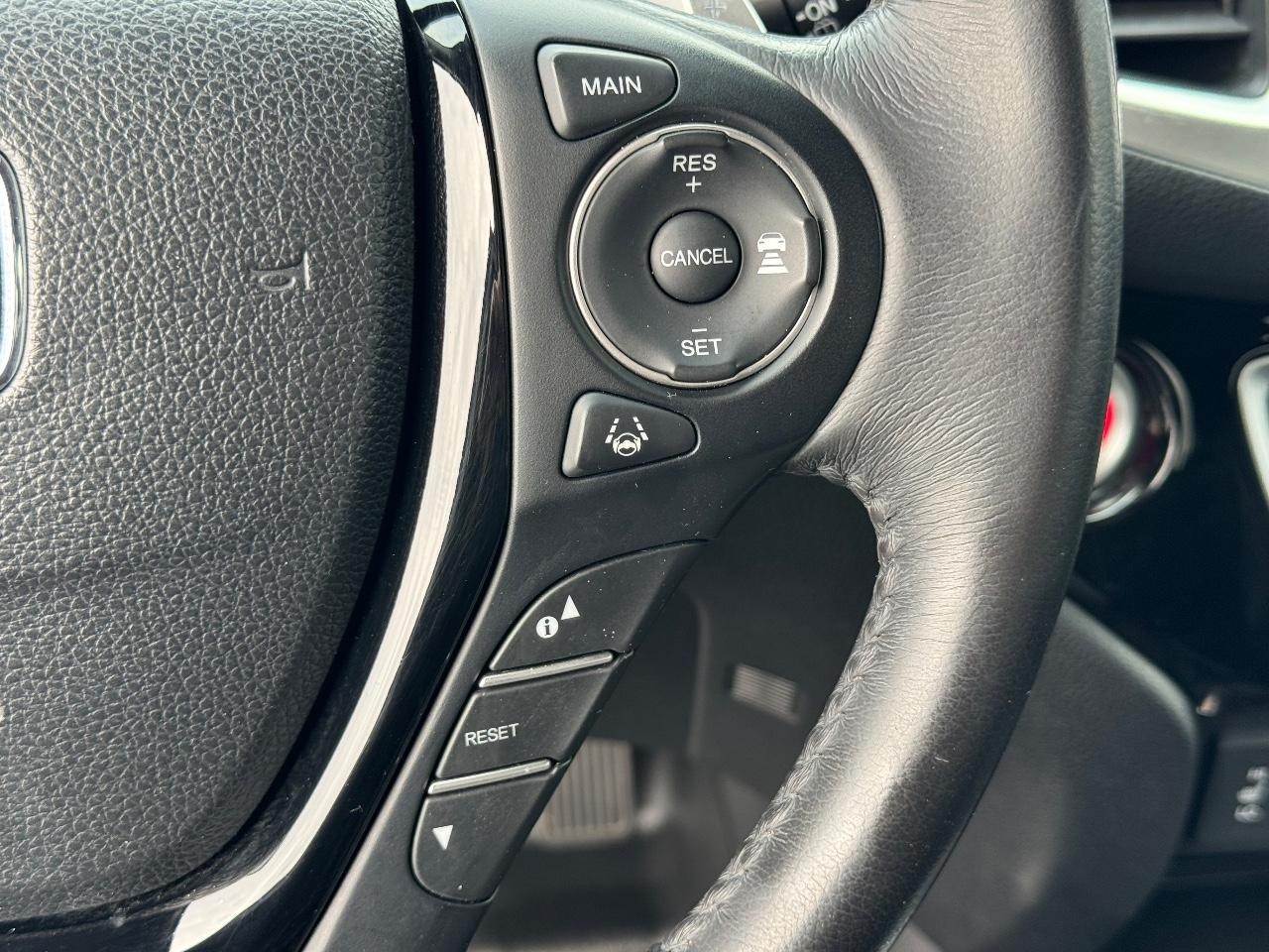 Honda Pilot Vehicle Full-screen Gallery Image 24