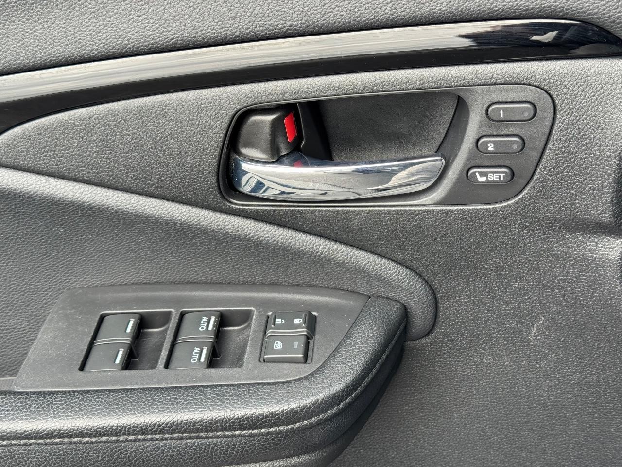 Honda Pilot Vehicle Full-screen Gallery Image 28