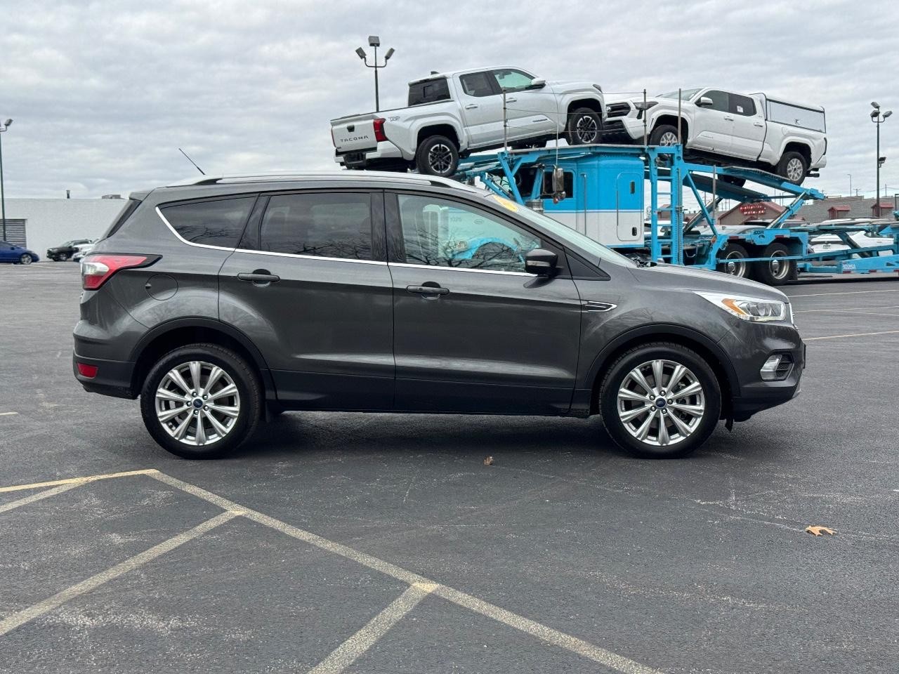 Ford Escape Vehicle Full-screen Gallery Image 02