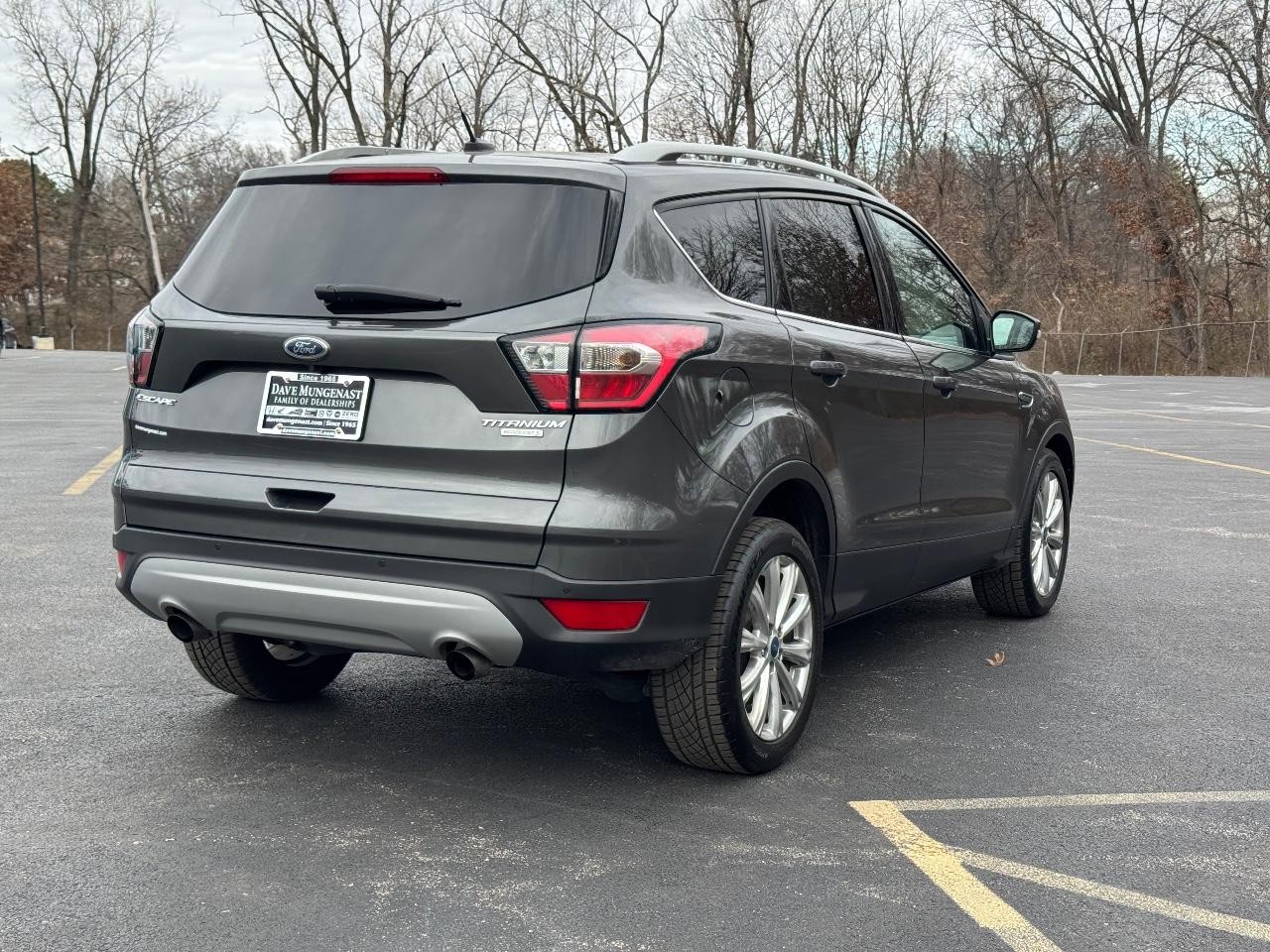 Ford Escape Vehicle Full-screen Gallery Image 03