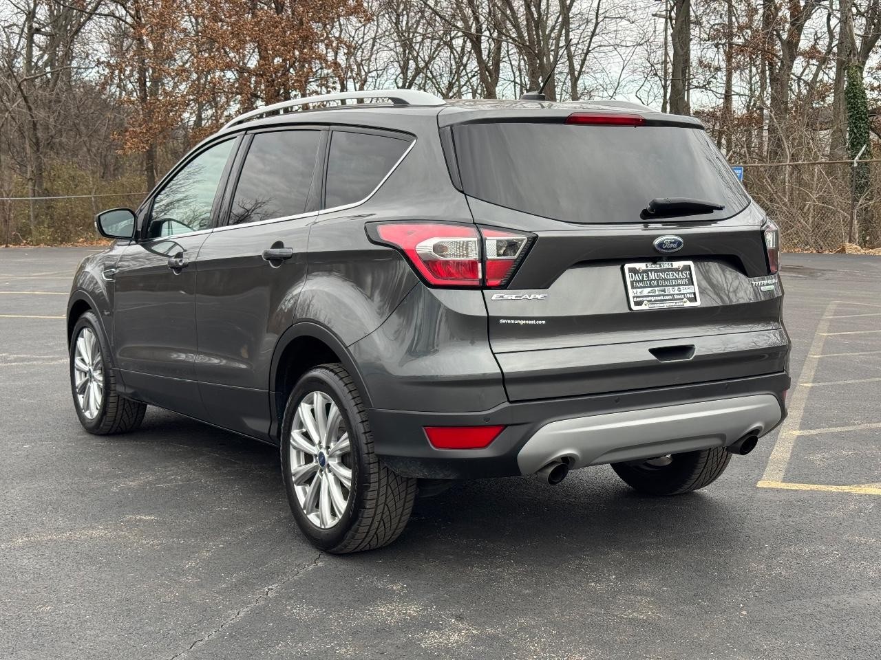 Ford Escape Vehicle Full-screen Gallery Image 06