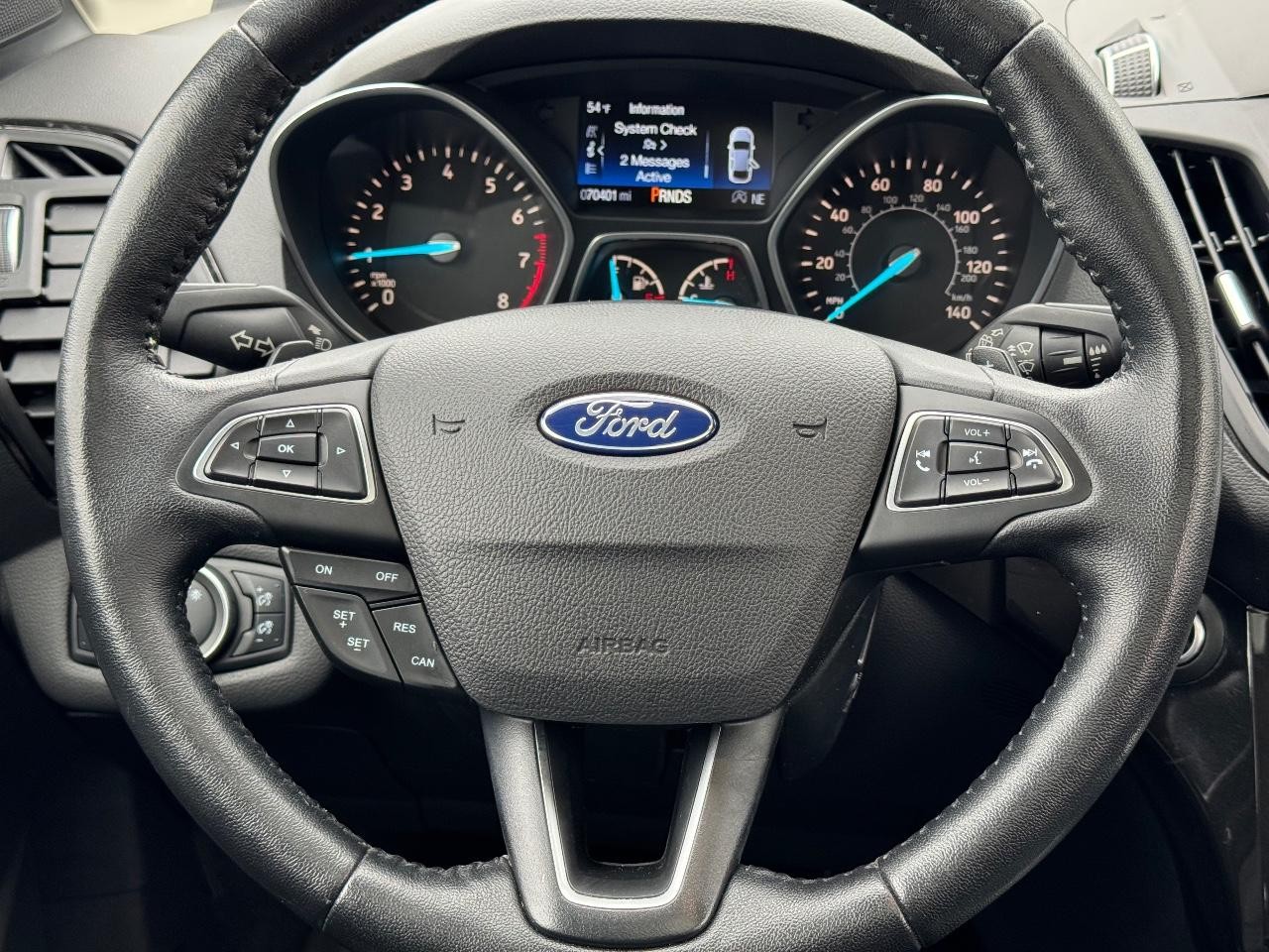 Ford Escape Vehicle Full-screen Gallery Image 12