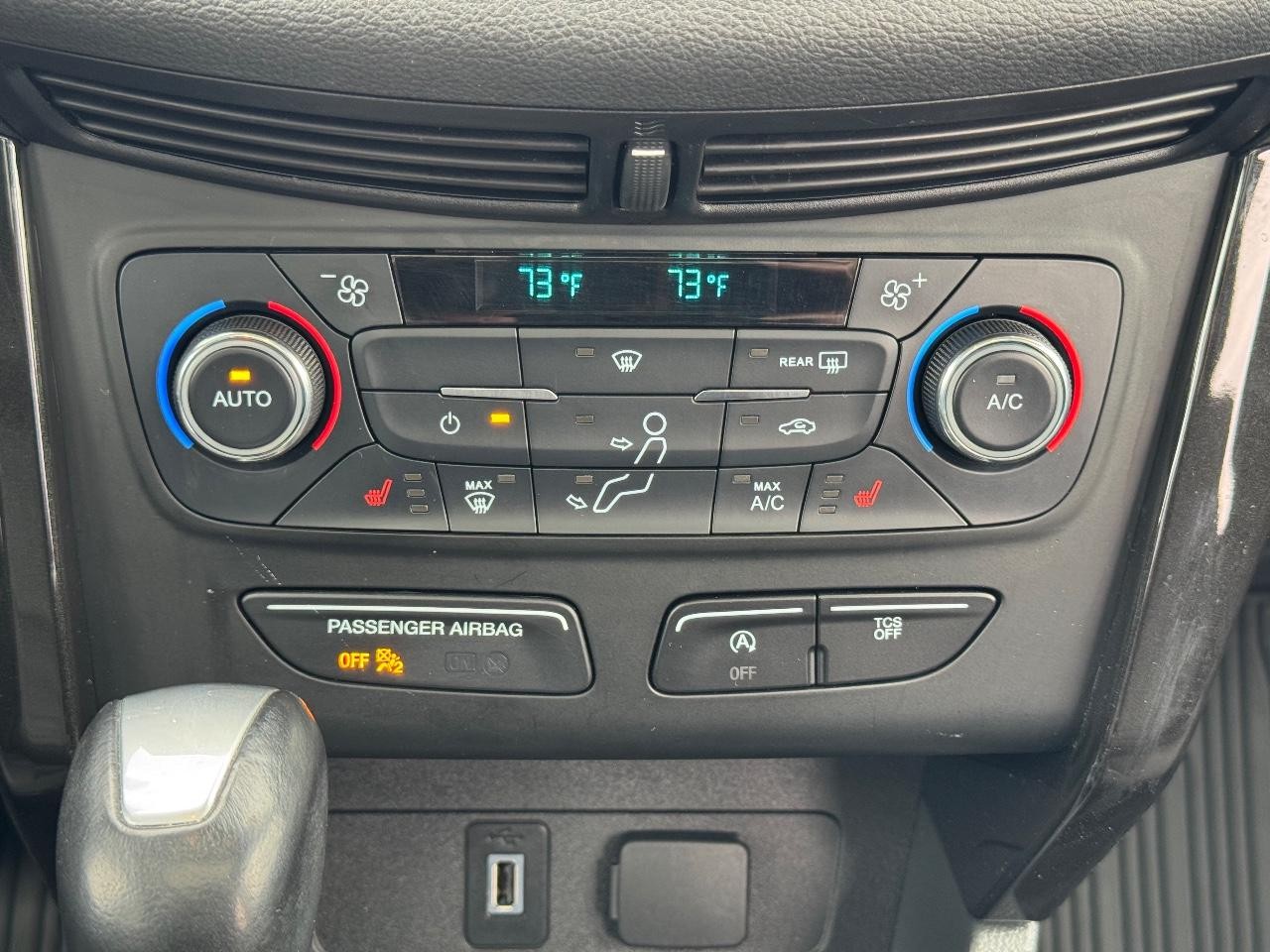 Ford Escape Vehicle Full-screen Gallery Image 14