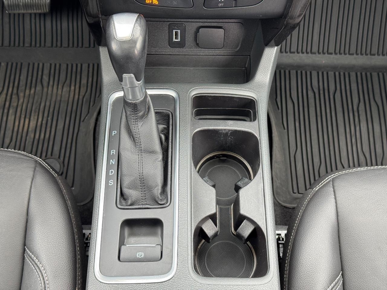 Ford Escape Vehicle Full-screen Gallery Image 15