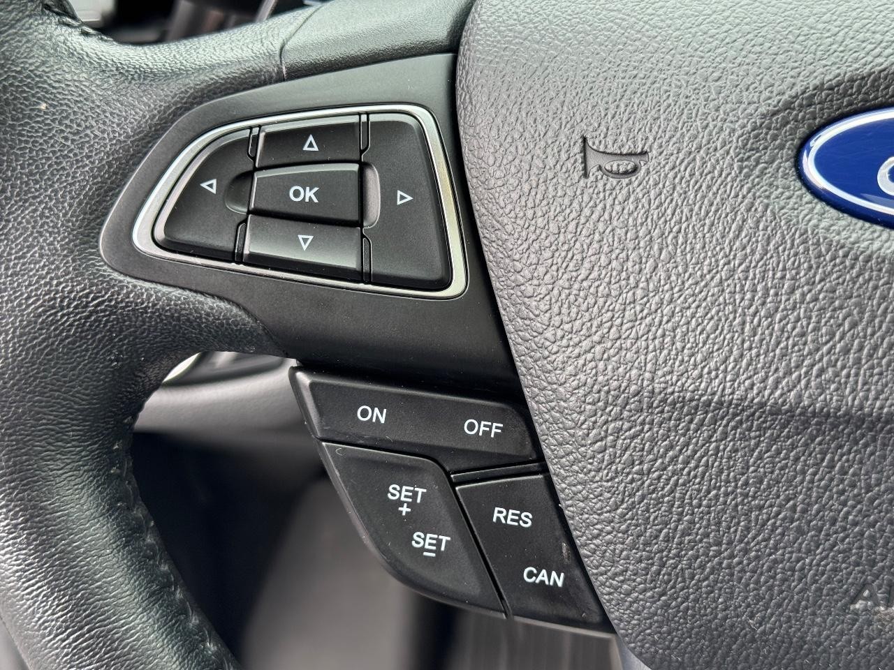 Ford Escape Vehicle Full-screen Gallery Image 21