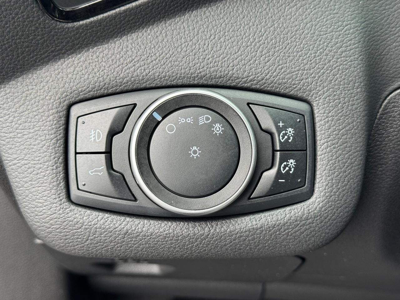 Ford Escape Vehicle Full-screen Gallery Image 23