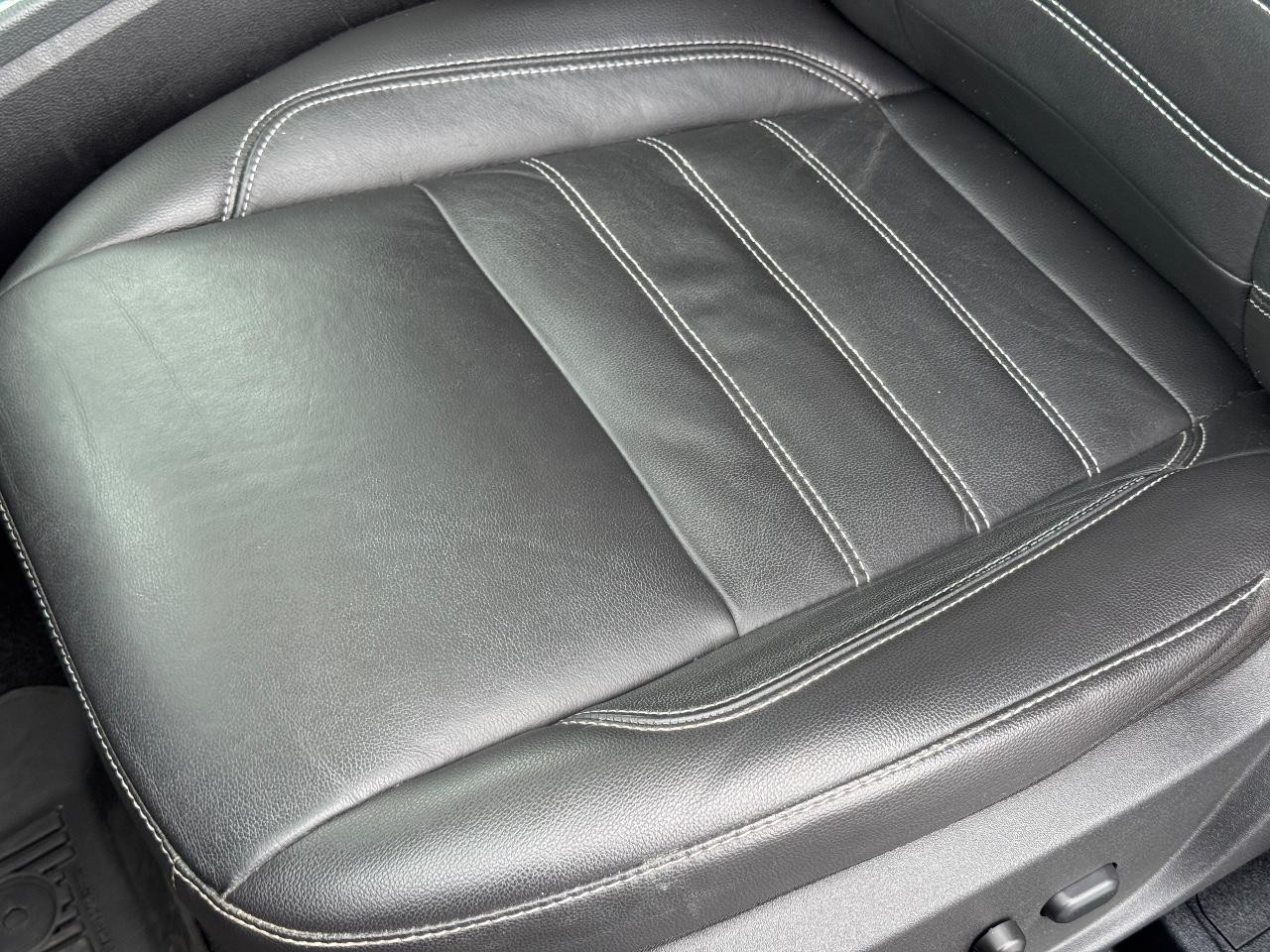 Ford Escape Vehicle Full-screen Gallery Image 26